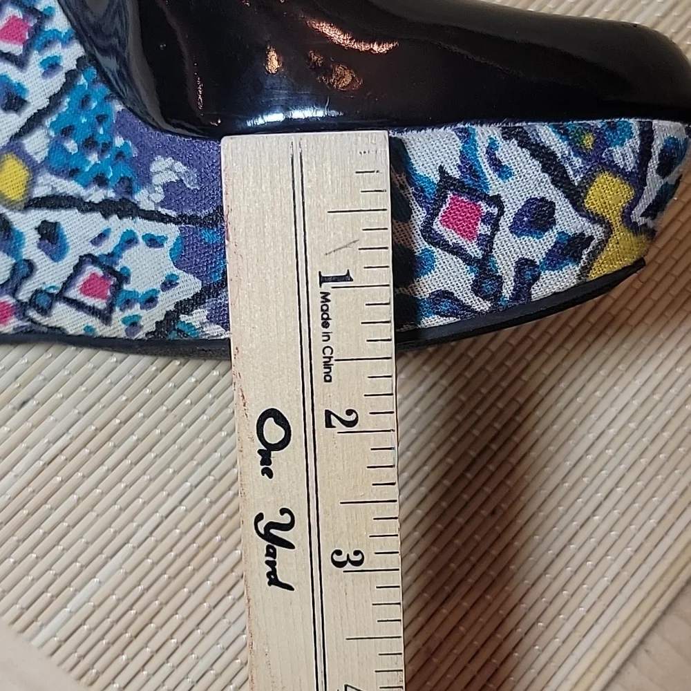 Steve Madden sz8.5 Gavon Black Patent and Multi Color Platform Wedge